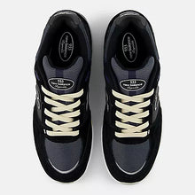 Load image into Gallery viewer, New Balance 933 Andrew Reynolds Black Blue